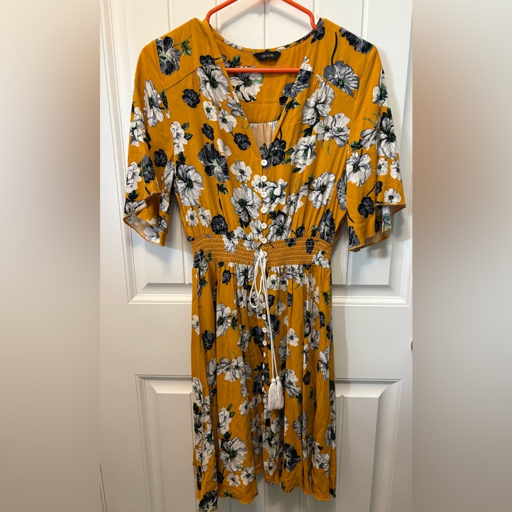Escalier Gold Floral Flutter Sleeve Button up Sundress. Size Medium.